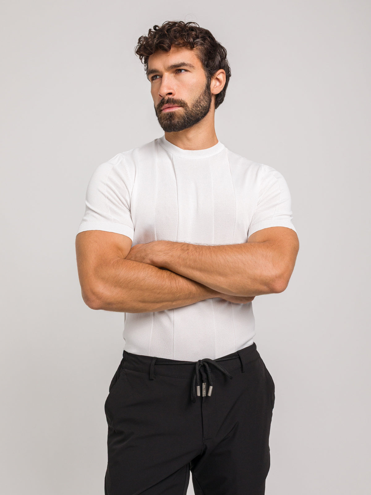 KOSZULKA DOPASOWANA PERFORMANCE BIAŁA